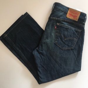 Men’s Levi’s size 34W 29L. Dark blue style #569